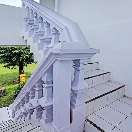 Oyo Life 91127 Wisma Sukajadi Syariah Perabumulih Eksteriør billede