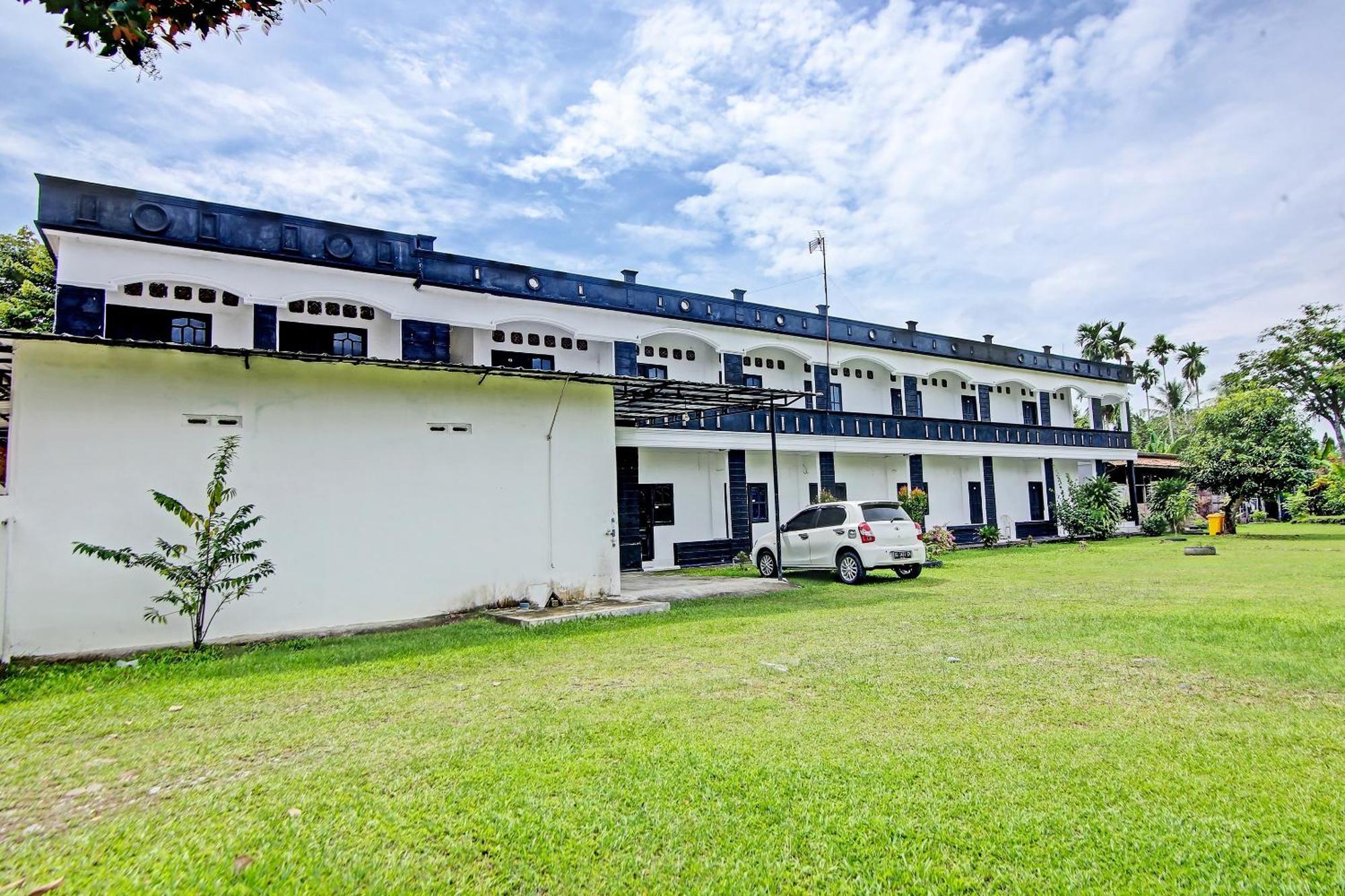 Oyo Life 91127 Wisma Sukajadi Syariah Perabumulih Eksteriør billede